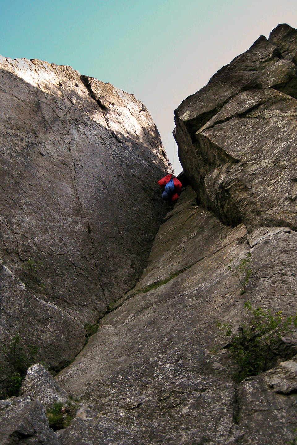 Cliff-hanging Bear-Bag