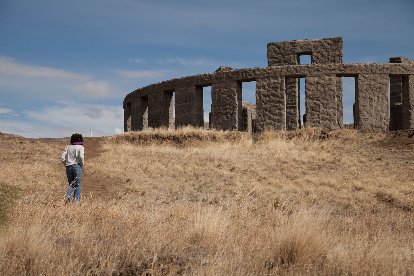 Lolo approaching Maryhill Stonehenge