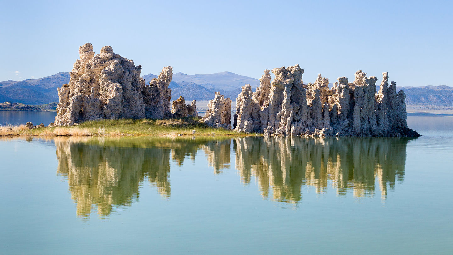 Reflecting on tufas