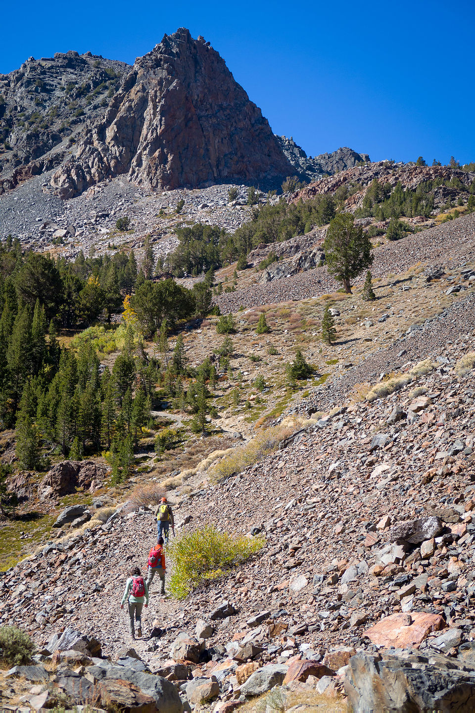 Hike along the Virginia Lakes Trail