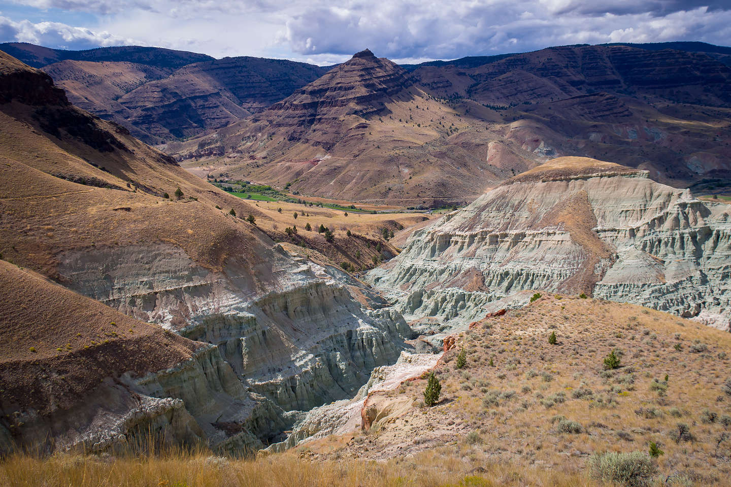 Hike along the Blue Basin Overlook Trail