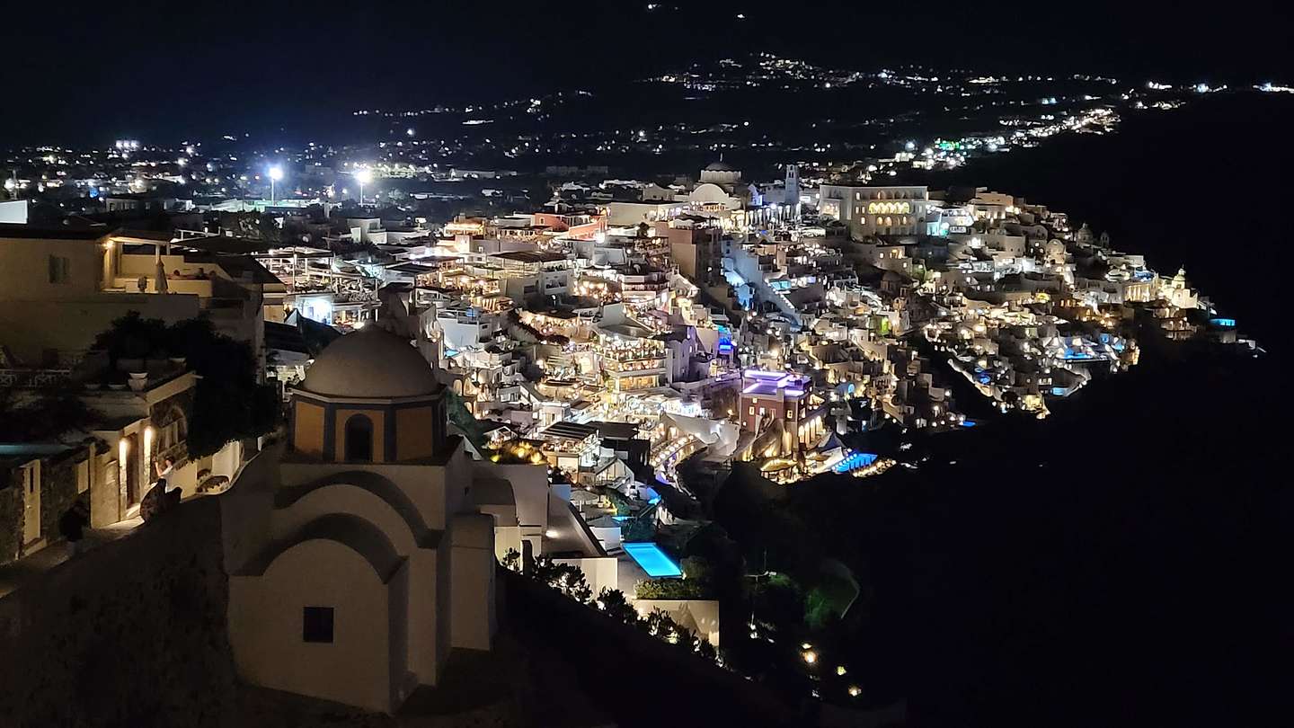 Fira at night