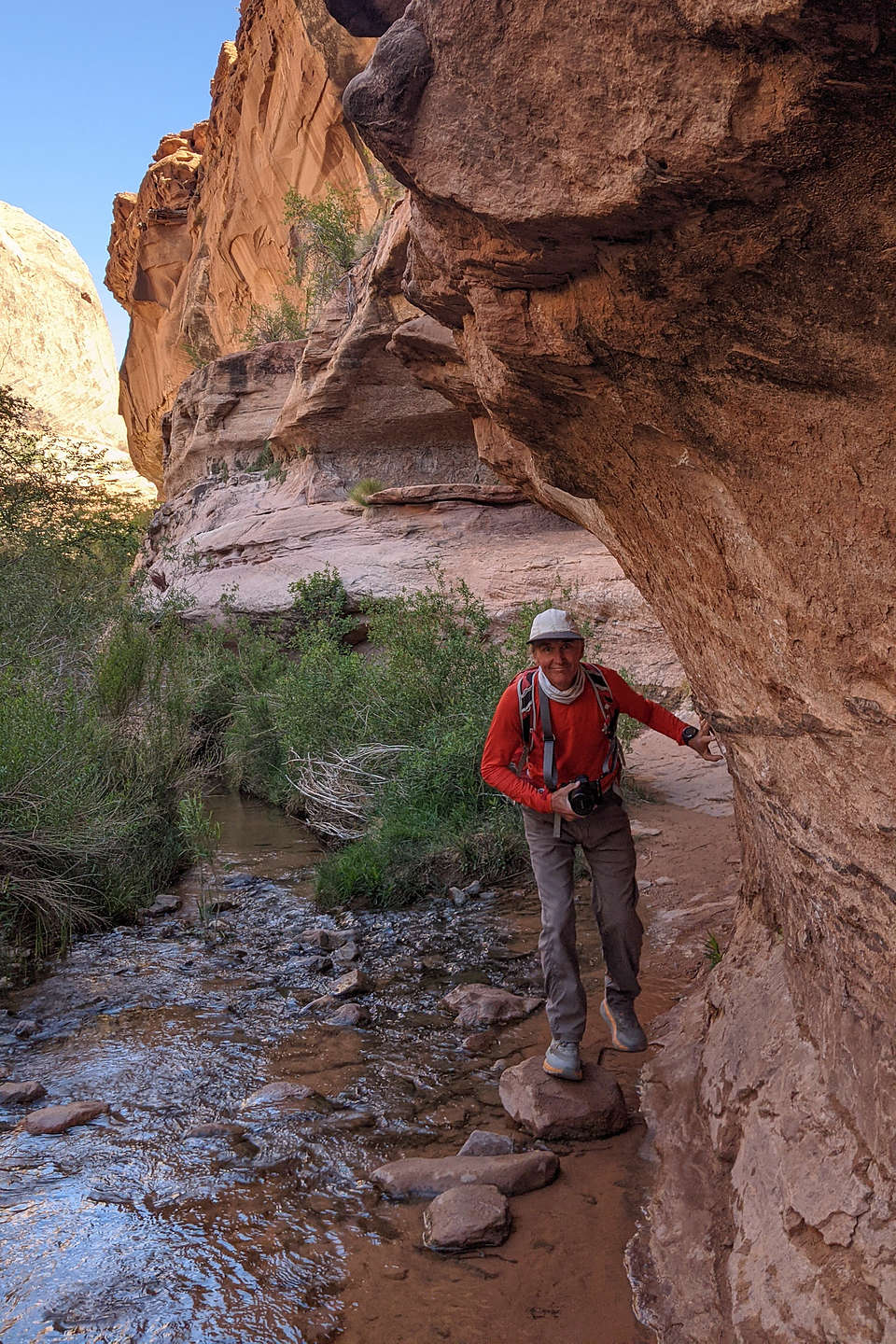 Along the Grandstaff Trail to the Morning Glory Natural Bridge