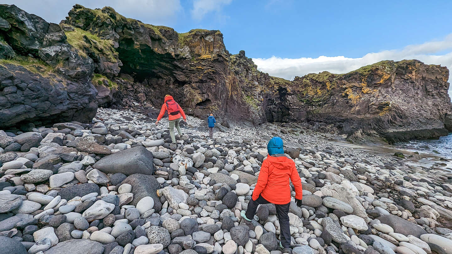 Beach below the Fjöruhúsið Café