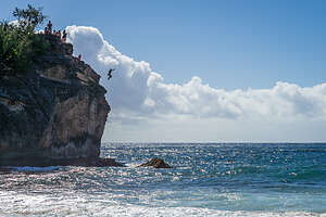 Jumpers at Shipwreck Beach