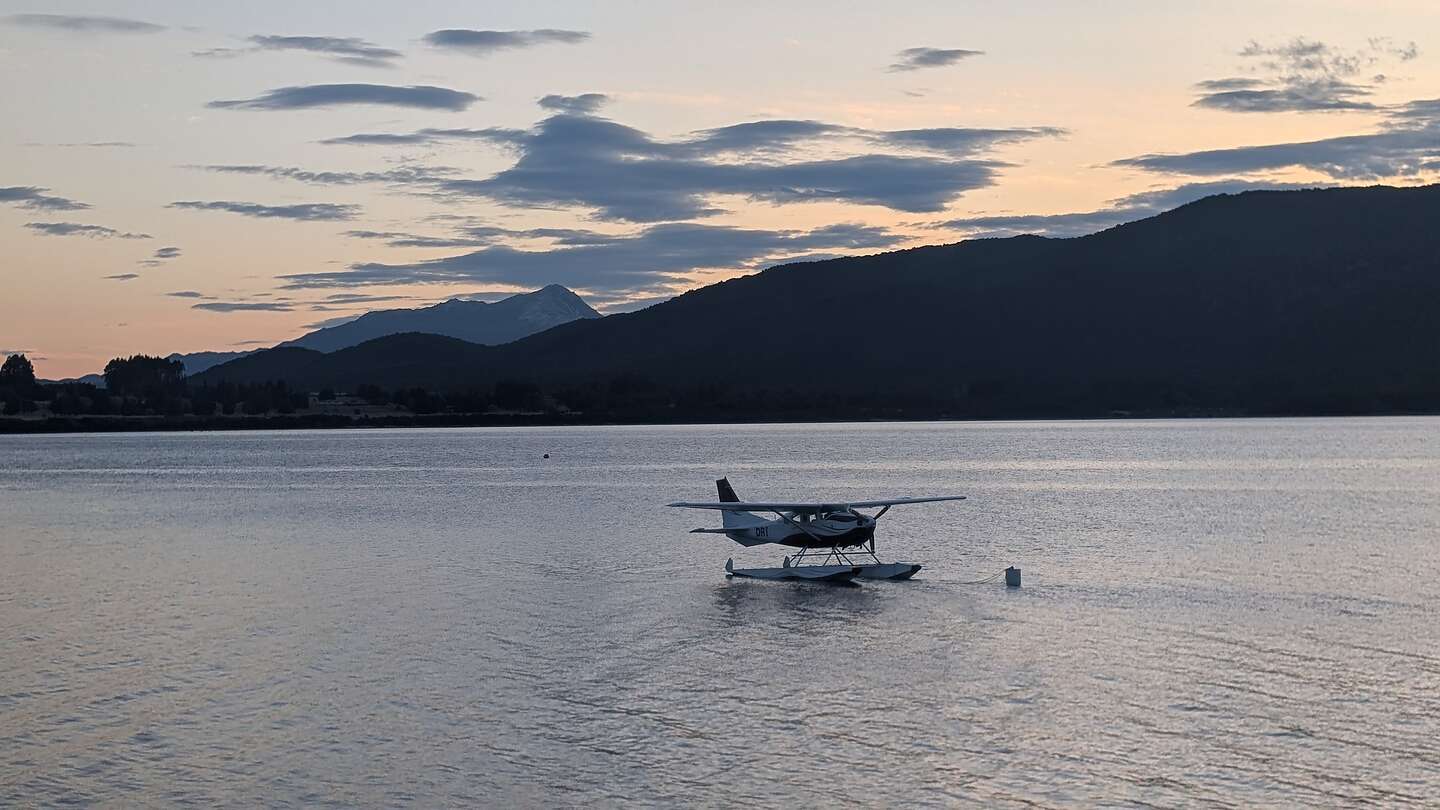 Sea plane on Lake Te Anau