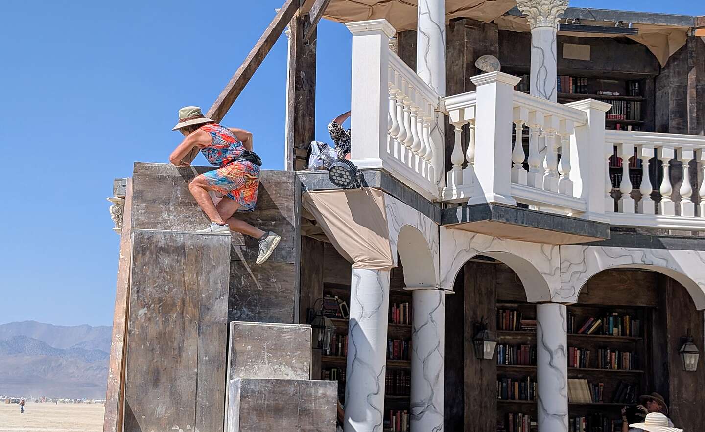 Up to the 2nd Floor Up to the 2nd Floor