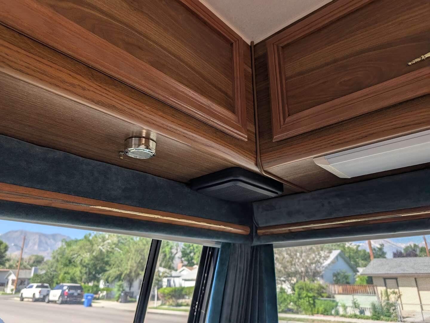 Rear Speaker & Light