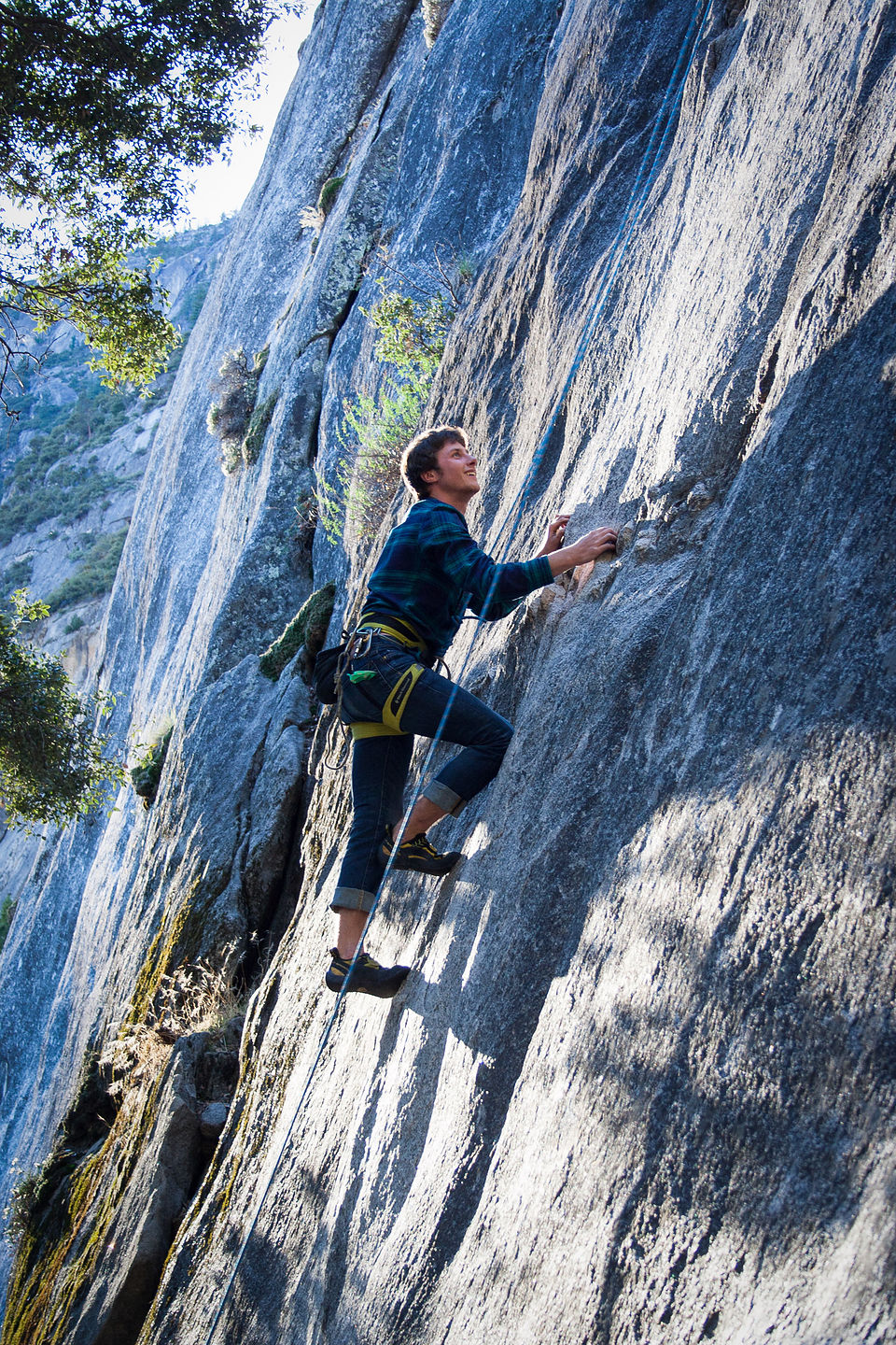 Tom Climbing - LEG