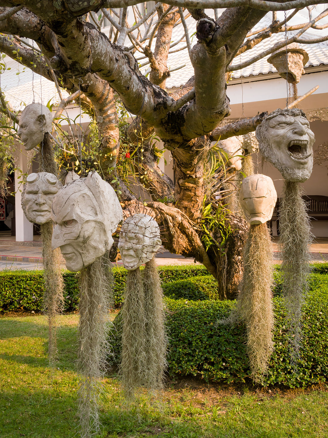 More severed heads at the White Temple