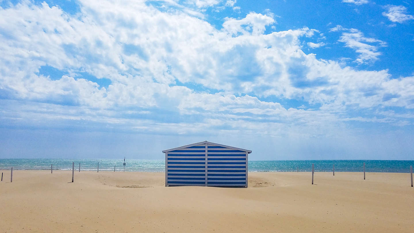 Strolling along the Narbonne Plage