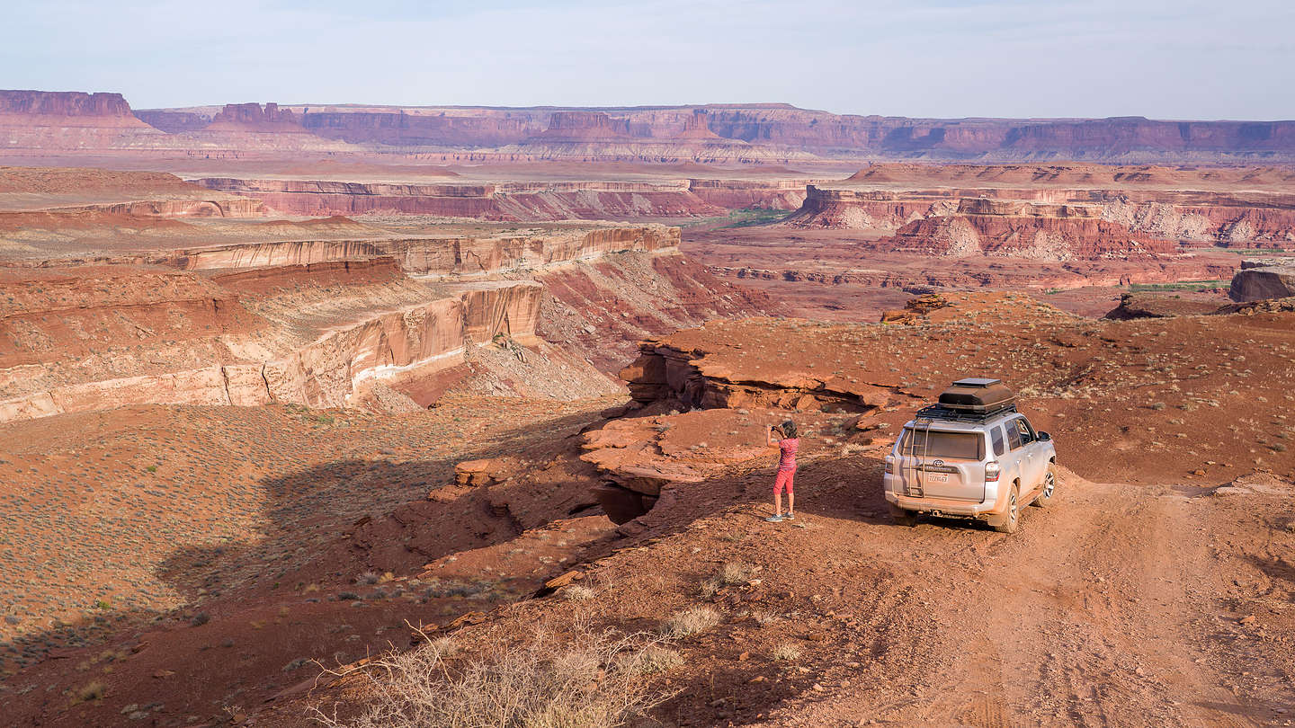 Driving along the White Rim Trail