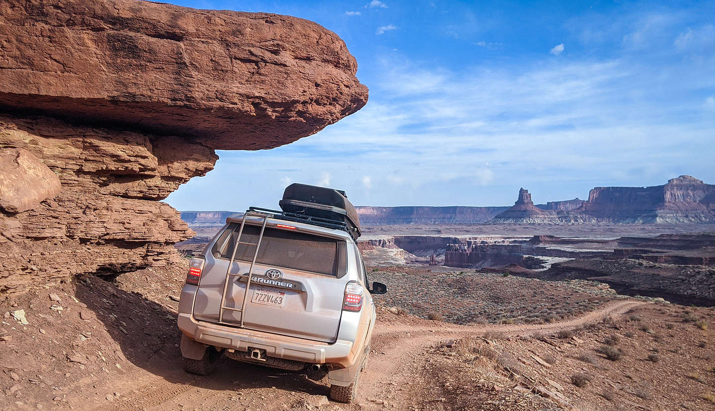 Driving along the White Rim Trail