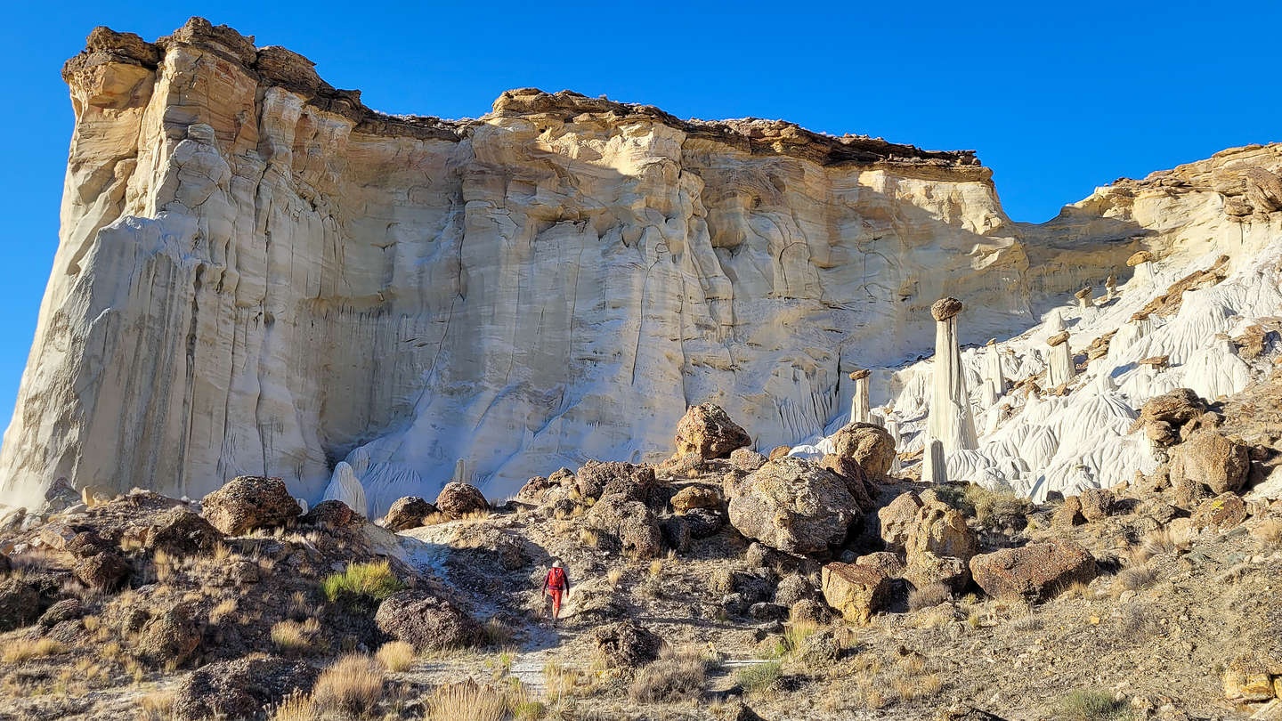 Approaching the Wahweap Hoodoos