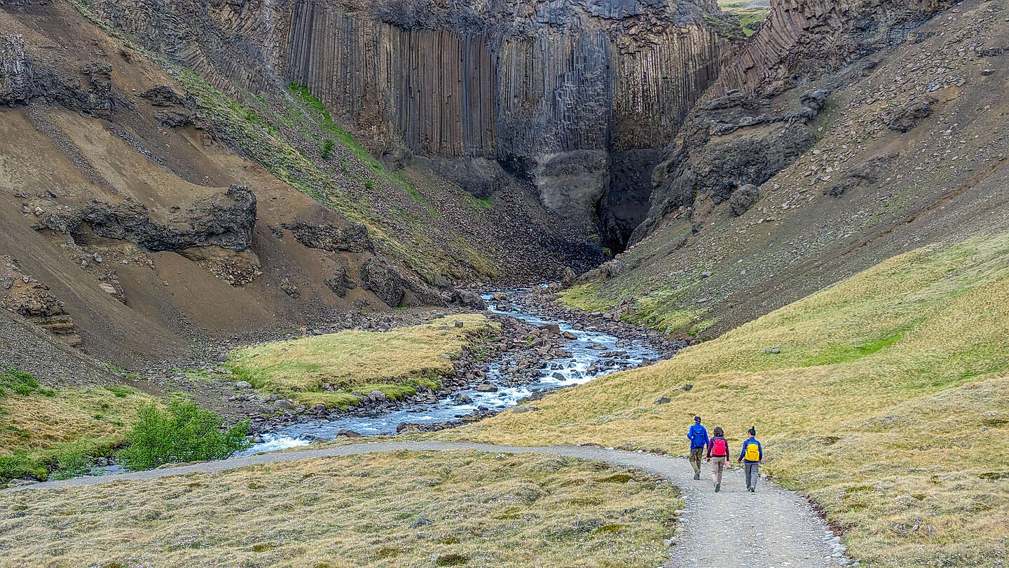 Approaching Litlanesfoss